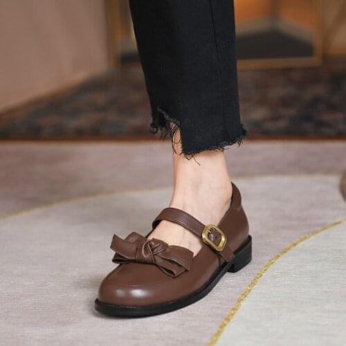 FAMSO Footwear