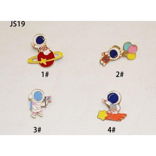 1 design metal cartoon color animation pin cute brooch brooch color astronaut womens Lapel Pin Badge js19