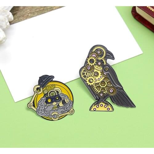 Robot Crow Raven Brooches Custom Gear Turntable Bird Machinist Enamel pins Bag Lapel Punk Badge Gothic Jewelry Gift for Friend