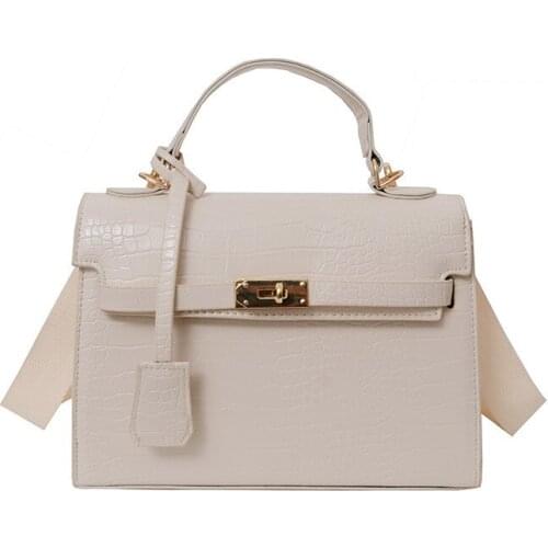 Texture small bags on female 2020 summer han edition joker ins the new of bill of lading shoulder hand his platinum bag