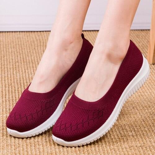Womens Slip on Flat Shoes Womens Casual Loafers Walking Shoes Female Outdoor Fly Weaving Mesh Soft Bottom Sports Shoes