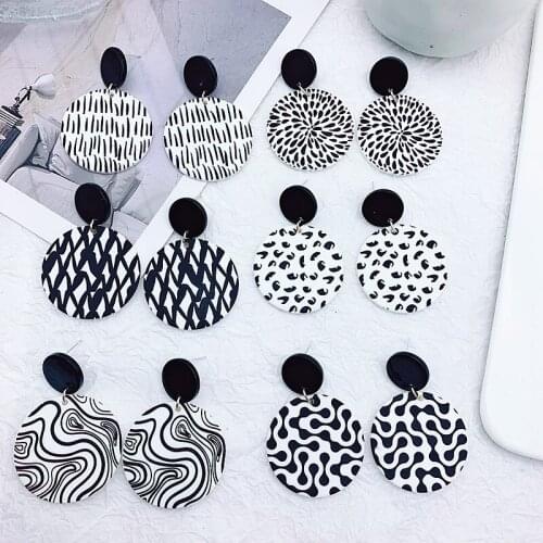 Acrylic Round Shape Drop Earrings Black White Line Embossed Exaggerated Punk Neo-gothic Dangler Trend Party Women Jewelry