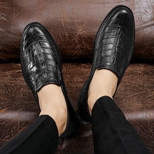 2021 New Pointed-toe Dress Shoes Crocodile Pattern Set Foot Formal Shoes Mens Business Office Shoes Large Size Driving Shoes