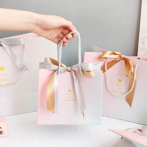 AVEBIEN New 2021 INS gradient gift bags clothing packaging paper bag with ribbon Birthday Party gift bag with hand customization