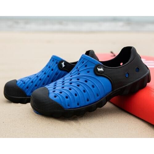 Summer Flat Mens Sandals Rubber Comfortable Hole Beach Shoes Man Light Outdoor Garden Shoes Men Large size 46 zandalias hombre