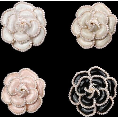 New Arrival Pearl Camellia Flower Brooches for Women Enamel Pin Elegant Lapel Pins Badge Corsage Fashion Jewelry Accessories