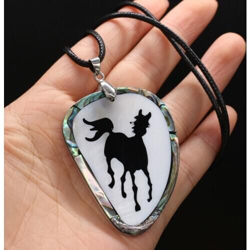 Natural Shell Necklace With Triangle Steed Pendant Leather Cord 2MM Charms For Elegant Women Love Romantic Gift