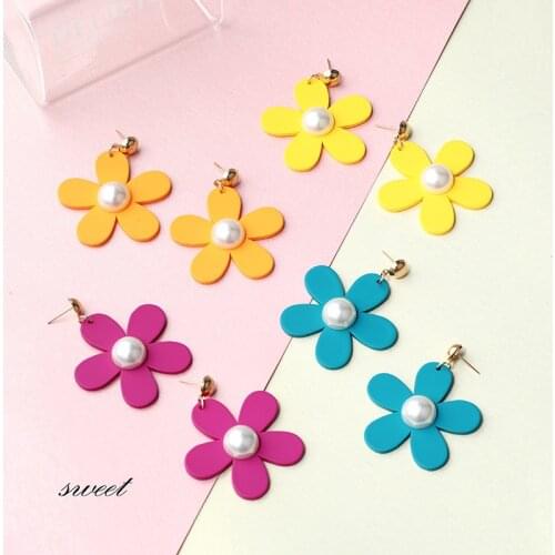 New Earrings Small Fresh Sweet Girl Acrylic Four color Flower Earrings Summer Fashion cute Earrings For Women Wedding Gifts