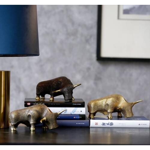 Luxtry Gold Honeycomb Surface Texture Wall Street Bull Statue Decor Home Living Room Brass Figurines Ornament Crafts Gifts