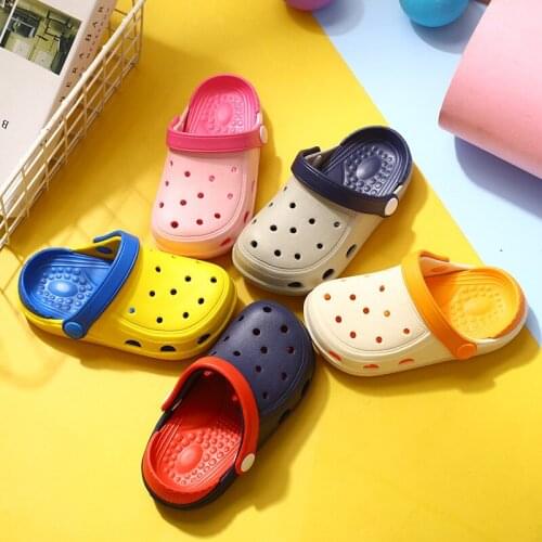 Boys and Girls Slipper 2021 Summer New Hole Shoes Breathable Non-slip Childrens Slipper Anti-kick Home Slipper Cute Hollow Hot