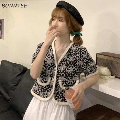 T-shirts Women Summer Flower-embroidered Fashion Elegant Sweet V-neck Leisure All-match Large Size Vintage Female Top Holiday BF