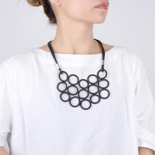 JID Punk Multiple Circles Neck Pendant Jewelry Unusual Women Black Chain Necklace Statement Rubber Collar Necklace Clothes Decor