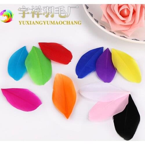 50Pcs/Lot 6-8CM Multicolor Trimmed Goose Feather Petals Plumes Craft Decoration Material for Home Decoration Craft DIY Wedding