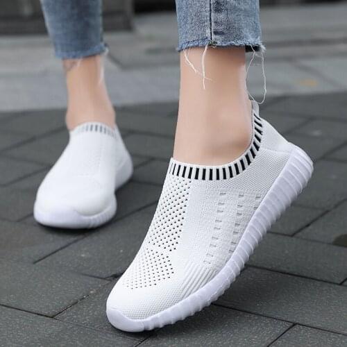 Fashion Slip on Female Walking Shoes Lightweight Flat Shoes Women Breathable Women Sneakers Comfortable Jogging Ladies Sneakers