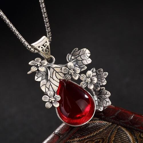 2018 Hot Sale Sale Round Ancient Ways Is The Plum Flower Inlaid Huangbai Pomegranate Lady High-end Women Sweater Chain Pendant