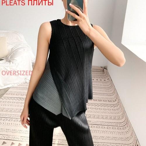 Miyake Pleated Sleeveless Top Womens Summer 2021 New Fashion British Style Round Neck Design Sense of Contrast Shirt One Size