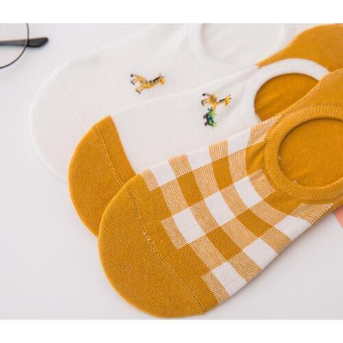 Women Giraffe Embroidered Non Slip Socks Girls Cute Animal Print Invisible Summer Ankle Socks Mustard White Checked Boat Socks