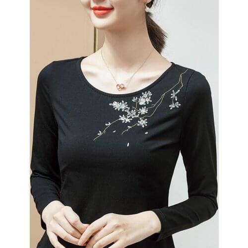 M-4XL Plus Size Women Long Sleeve T-Shirt Fashion O-Neck Embroidered Solid Color Cotton Tops 2021 New Autumn Female Shirt