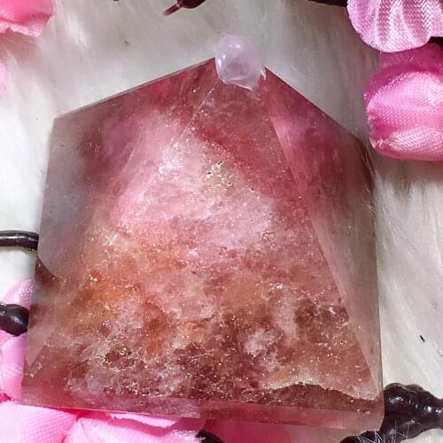 Strawderry quartz pyramid