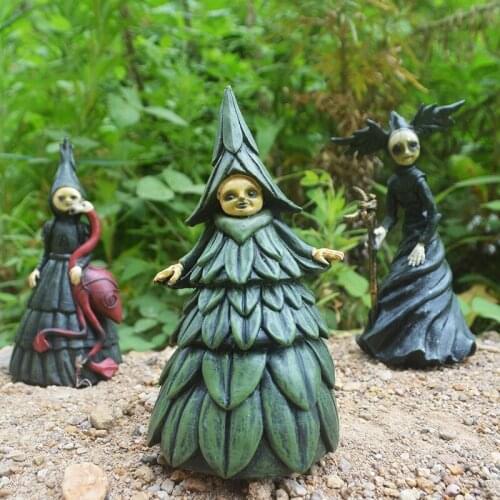 Halloween Witch Figurine Statue Resin Creepy Witch Sculptures Garden Decoration for Home Patio Porch Yard Lawn