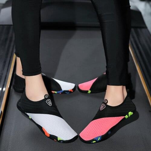 2021 New Couple Aqua Shoes For Man Quick Dry Swim Woman Water Sneakers Upstream Flat Shoes Outdoor Slip-on Beach Sneakers Unisex