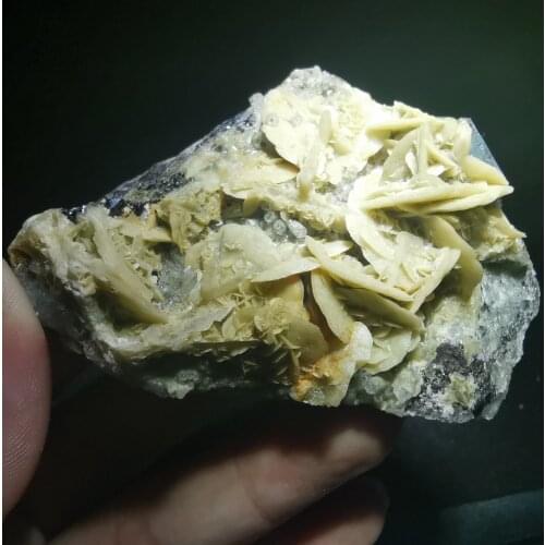 87.2gNatural rare purple fluorite and phosphate mineral raw stone teaching specimen aura energy home decoration ornaments