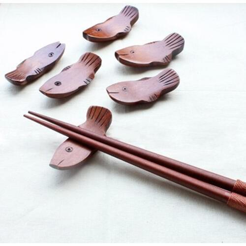 1000pcs/lot Japanese Eco Cooking Utensils Wooden Fish shape Chopsticks Holder Delicate Creative Decorative Chopstick Rest