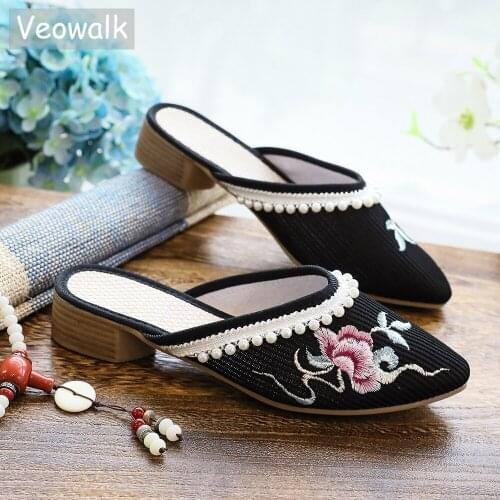 Veowalk Pearls Embroidered Women Knitted Cotton Fabric Pointy Toe Mules Flats Summer Retro Ladies Comfortable Slippers