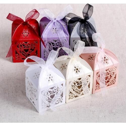 50Pcs/set Love Heart Laser Cut Gifts Candy Boxes Hollow Carriage Baby Shower Favors BoxesWith Ribbon Wedding Party Supplies