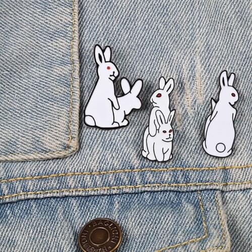 Creative Rabbits Lapel Pin Animal Brooch Enamel for Women Coat Bag Denim Pins Badge Fashion Jewelry Cartoon Rabbit Metal Gifts