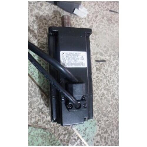 Servo motor SGMAH-04AAA61D , used one ,90% appearance new ,3 months warranty