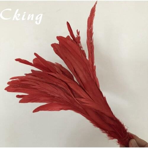 Cking Factory 100pcs/lot 25-30cm(10-12inch) Length Fantastic DIY Decoration Part Dyed Red Rooster coque tails Feathers weddings
