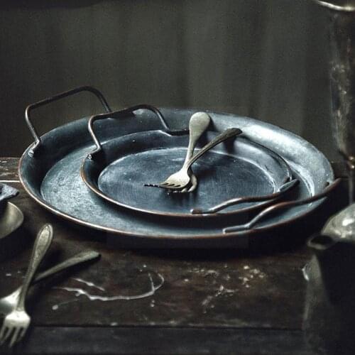 Handcrafted Retro Round Iron Plate With Handle Vintage Bread Food Home Props Tray Pan Photography Storage Fruits Decoration Y6Z9