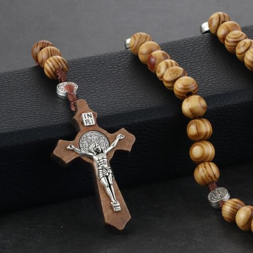 Retro Wooden Rosary Beads Necklace for Women Mother Gifts Saint Benedict Medal Cross Jesus Pendant Religious Jewelry colar CN17