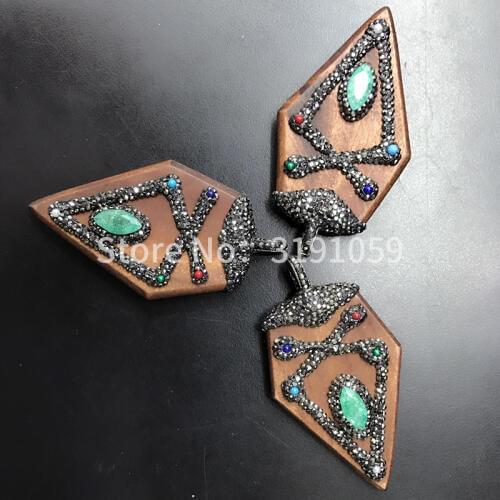 Natural crystal white stone wood pendant beautiful and unique irregular colored jewelry a pack of 5 about 73 grams