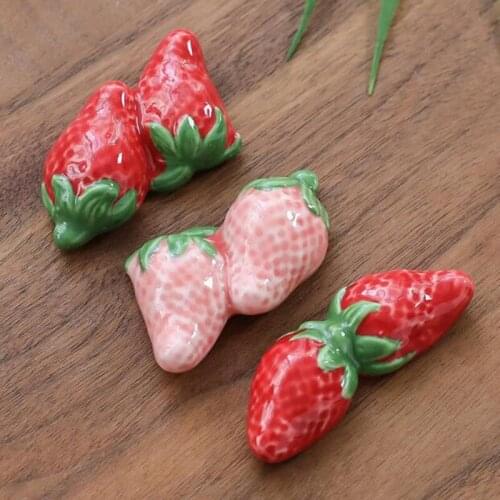 4pcs/set Chopstick Holder Kitchen Tablewarefor Dinner Supply Creative Home Decoration Ceramic Strawberry Shape Chopstick Rack