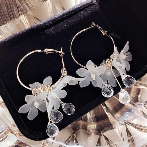 New Hot Fashion White Flower Pendant Earrings for Women Gold Color Big Circle Simulated Pearl Earrings Jewelry Brincos