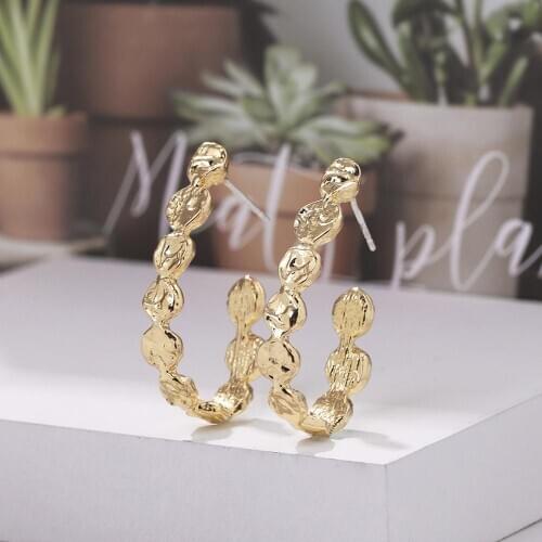Fashion simple classic C-shaped earrings temperament wild wave texture folds womens earrings trendy charm jewelry wholesale