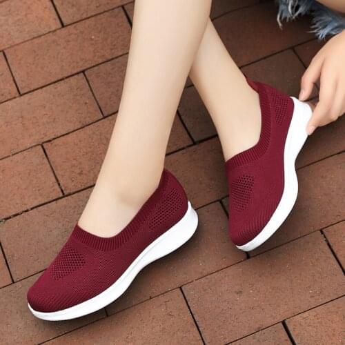 Sports Shoes Womens Shoe Covers Penetrating Air Net Cloth Socks Women Casual Flat Shoes Loafers Womens Large Size 2021 New