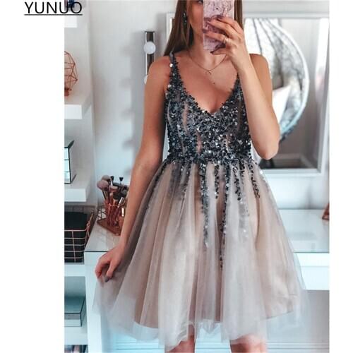 YUNUO A-Line Sleeveless V Neck Homecoming Cocktail Dresses Sequined vestidos de graduación Short Prom Dress robes de cocktail
