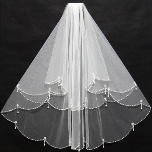Elegant Short Ivory Bridal Veils Beading Edge Ruffles with Insert Comb Cheap for Wedding Bride Wear