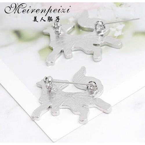Meirenpeizi Cartoon Funny Animal Fox Metal Brooch Pins Badge Pinback Button Corsage Gift Men Women Unisex Jewelry Gift