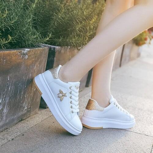 Spring and autumn new low-top casual womens shoes white shoes trend wild middle school students board shoes breathable sneakers