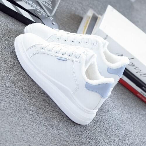 Winter Women Skateboarding Shoes Flat Walking Shoes Woman Brand Outdoor Athletic Womens Plush Sneakers Breathable Sport Shoes