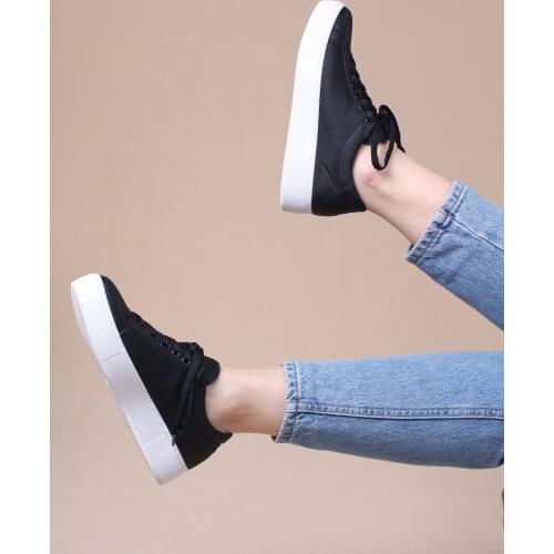 Womens Sports Shoes Black Lace-Up Casual Sports Sneakers 2021 Summer Season