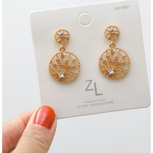 Sweet Girl Earrings Fashion New Temperament Earrings Wild Hollow Round Stars Five-pointed Star Water Wafer Earrings Women
