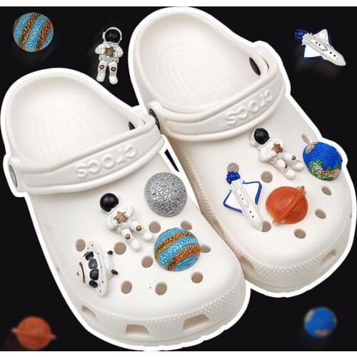 New Designer Shoe Charms for Crocs Lovely Vintage Croc Charms Amek Misa Fashion Astronaut Clogs Shoe Hot Sale Shoe Accessories