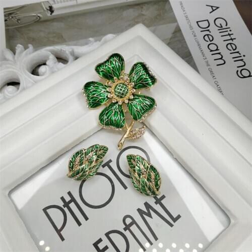 Of Qingdao plant method of European and American antique cui li enamel brooch set set auger green flowers ear clip ring