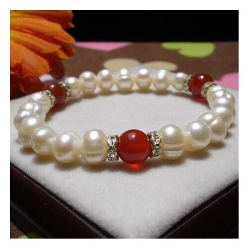 Stunning Unique Pearl Jewellery 8-9mm Charming White Freshwater Pearl Bracelet Luck Red Agate Rhinestone Beads Elastic Bangle