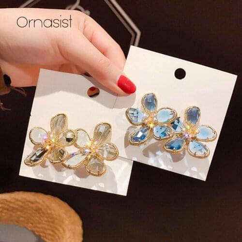 2020 New Color Crystal Flower Earrings Blue Color Gray Color Ladies Romantic Exquisite Earrings Jewelry Girlfriends Gift